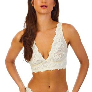 Le Mystere Buttercream White Lace Allure Convertible Plunge Bra 32DD